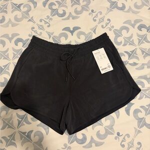 ATHLETA Seasoft mid rise 4” shorts